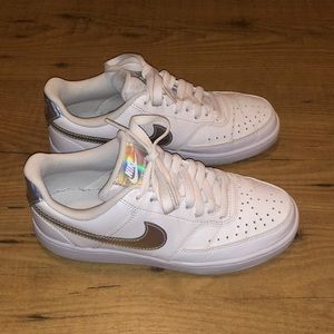 Nike Court Vision Low Women’s 7 Basketball Sneakers White Holographic